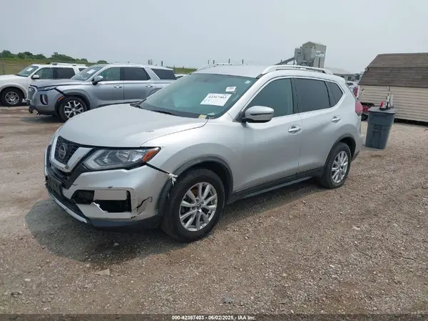 KNMAT2MT8JP585706 2018 NISSAN ROGUE - Image 2