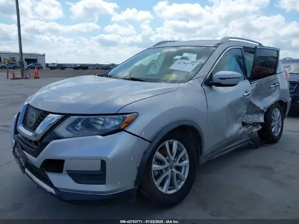 KNMAT2MT8JP585897 2018 NISSAN ROGUE - Image 2