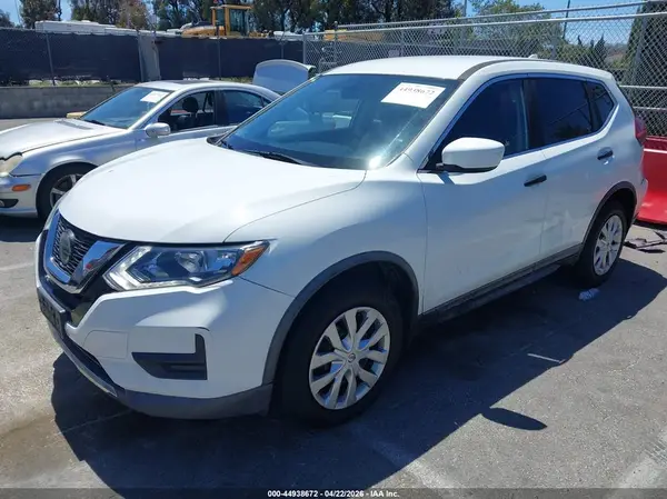 KNMAT2MT8JP588380 2018 NISSAN ROGUE - Image 2