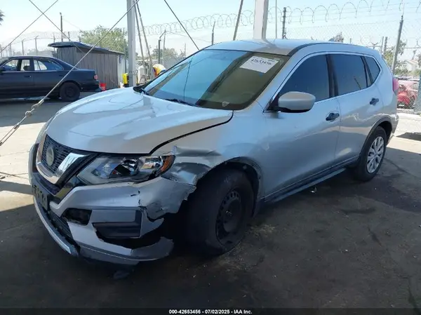 KNMAT2MT8JP588587 2018 NISSAN ROGUE - Image 2