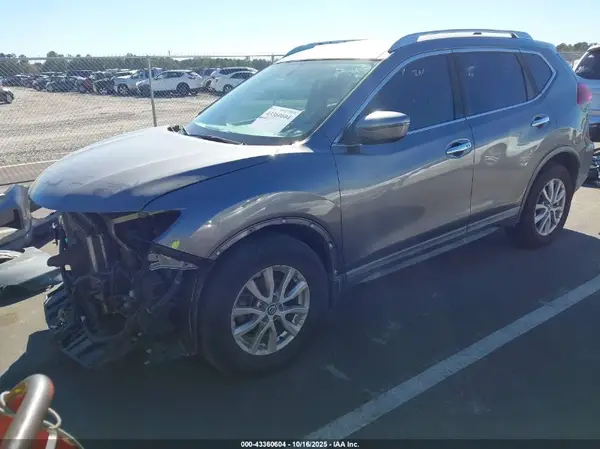 KNMAT2MT8JP589125 2018 NISSAN ROGUE - Image 2