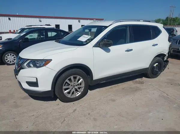 KNMAT2MT8JP590212 2018 NISSAN ROGUE - Image 2