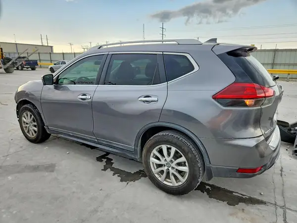 KNMAT2MT8JP595183 2018 NISSAN ROGUE - Image 2