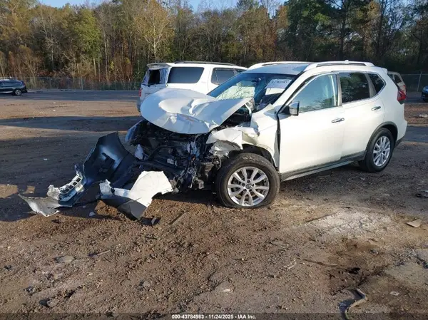 KNMAT2MT8JP607011 2018 NISSAN ROGUE - Image 2