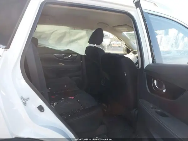 KNMAT2MT8JP607011 2018 NISSAN ROGUE - Image 8