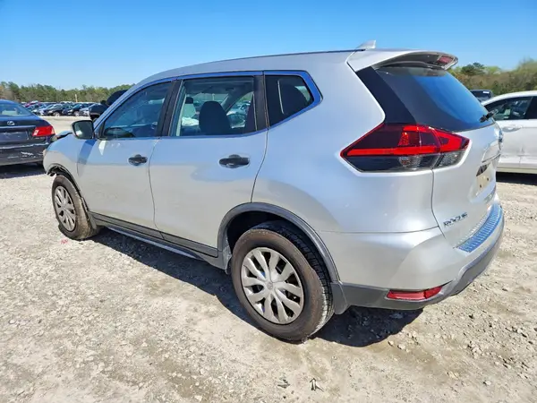 KNMAT2MT8JP609955 2018 NISSAN ROGUE - Image 2