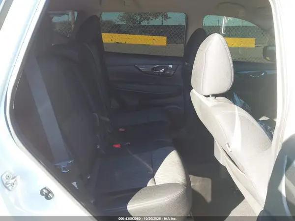 KNMAT2MT8JP611883 2018 NISSAN ROGUE - Image 8