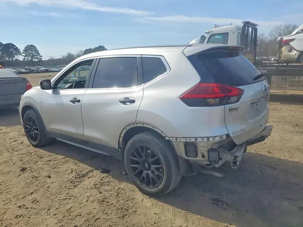 KNMAT2MT8JP612967 2018 NISSAN ROGUE - Image 2