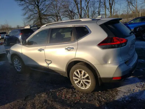 KNMAT2MT8JP615061 2018 NISSAN ROGUE - Image 2