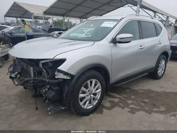 KNMAT2MT8JP621376 2018 NISSAN ROGUE - Image 2