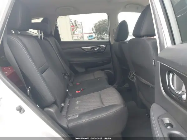 KNMAT2MT8JP621376 2018 NISSAN ROGUE - Image 8