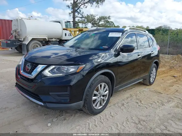 KNMAT2MT8JP621989 2018 NISSAN ROGUE - Image 2
