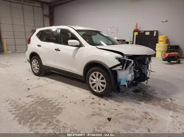 KNMAT2MT9HP500057 2017 NISSAN ROGUE - Image 1