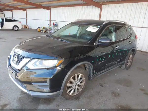 KNMAT2MT9HP512371 2017 NISSAN ROGUE - Image 2