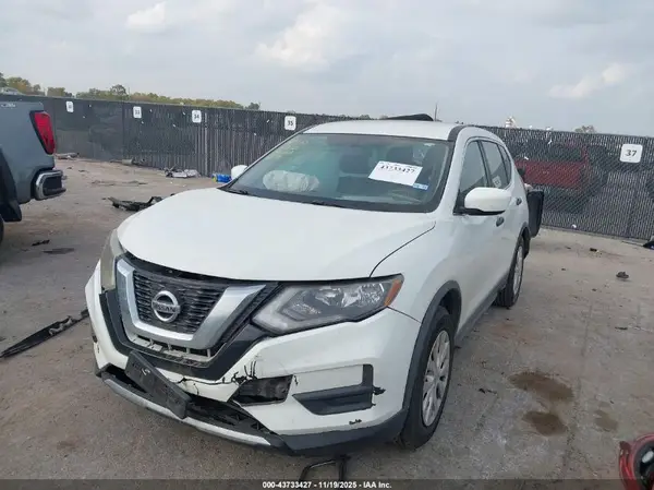 KNMAT2MT9HP525962 2017 NISSAN ROGUE - Image 2
