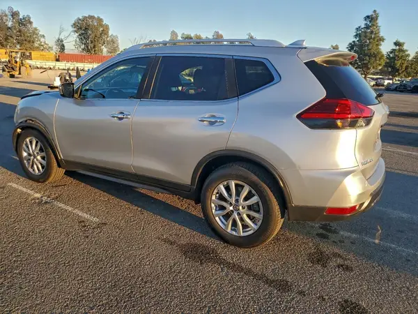 KNMAT2MT9HP537870 2017 NISSAN ROGUE - Image 2