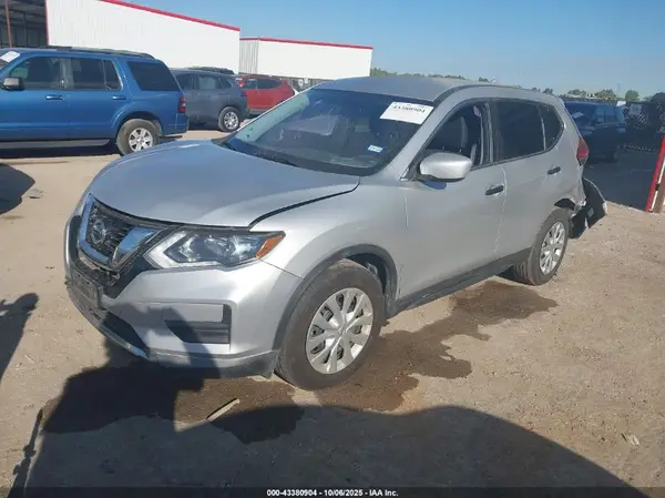 KNMAT2MT9HP555673 2017 NISSAN ROGUE - Image 2