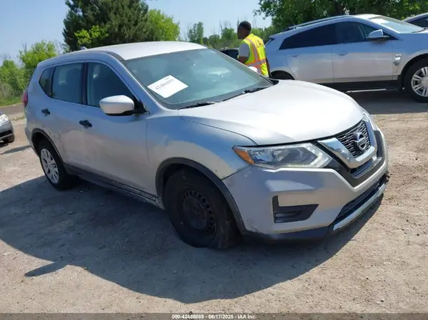 KNMAT2MT9HP556659 2017 NISSAN ROGUE - Image 1