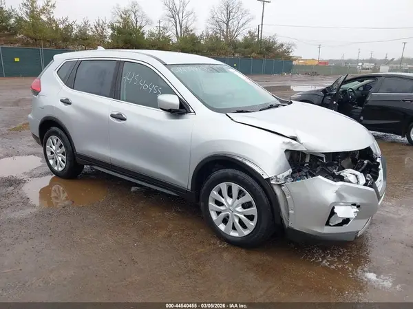 KNMAT2MT9HP557052 2017 NISSAN ROGUE - Image 1