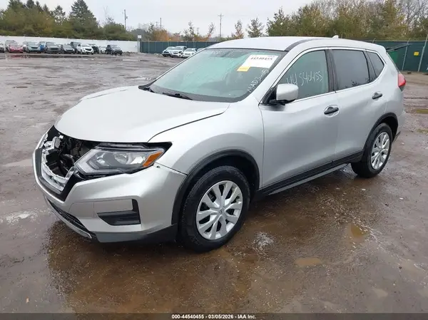 KNMAT2MT9HP557052 2017 NISSAN ROGUE - Image 2