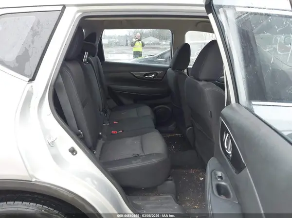 KNMAT2MT9HP557052 2017 NISSAN ROGUE - Image 8