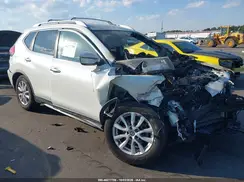 KNMAT2MT9HP563319 2017 NISSAN ROGUE