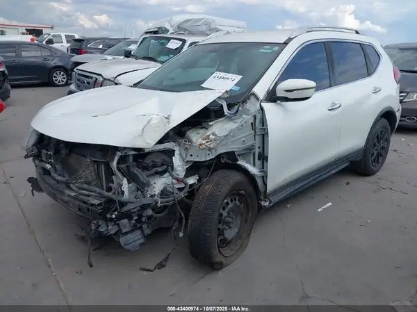 KNMAT2MT9HP574093 2017 NISSAN ROGUE - Image 2