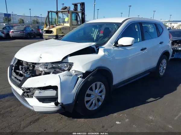 KNMAT2MT9HP585563 2017 NISSAN ROGUE - Image 2