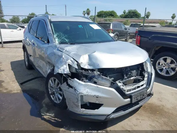 KNMAT2MT9HP586227 2017 NISSAN ROGUE - Image 1