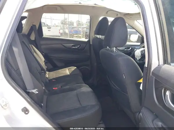 KNMAT2MT9HP586227 2017 NISSAN ROGUE - Image 8