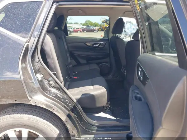 KNMAT2MT9HP586776 2017 NISSAN ROGUE - Image 8