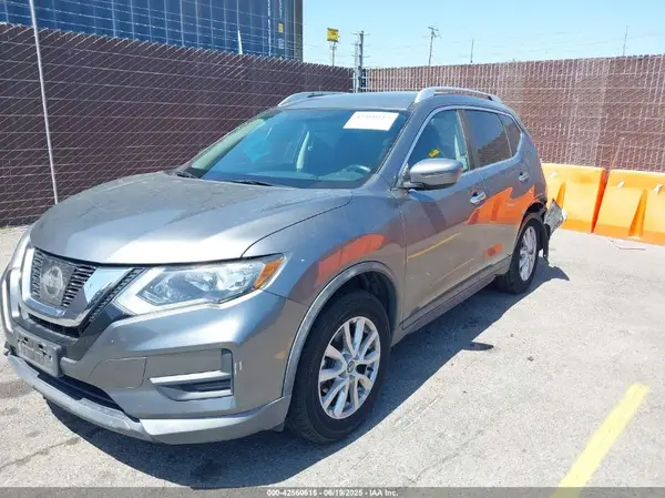 KNMAT2MT9HP588530 2017 NISSAN ROGUE - Image 2