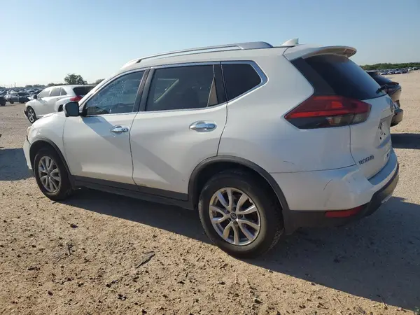 KNMAT2MT9HP593615 2017 NISSAN ROGUE - Image 2