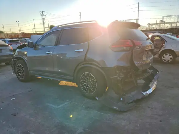 KNMAT2MT9HP600871 2017 NISSAN ROGUE - Image 2