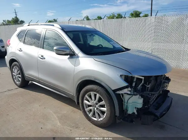 KNMAT2MT9HP604368 2017 NISSAN ROGUE - Image 1