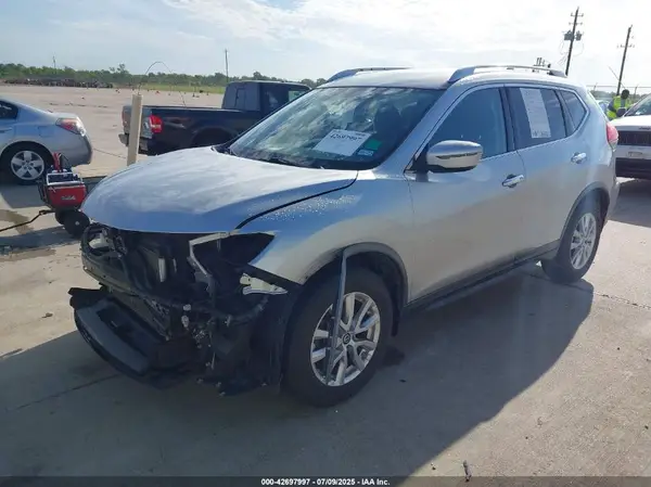 KNMAT2MT9HP604368 2017 NISSAN ROGUE - Image 2