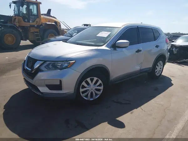 KNMAT2MT9HP613393 2017 NISSAN ROGUE - Image 2
