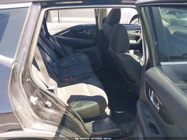 KNMAT2MT9HP613569 2017 NISSAN ROGUE - Image 8