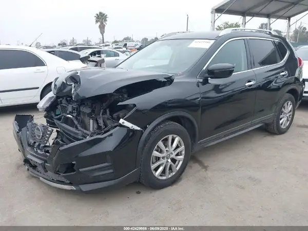 KNMAT2MT9JP500789 2018 NISSAN ROGUE - Image 2