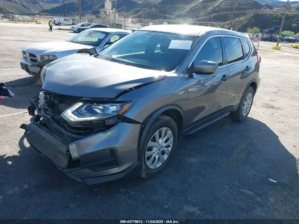 KNMAT2MT9JP502266 2018 NISSAN ROGUE - Image 2