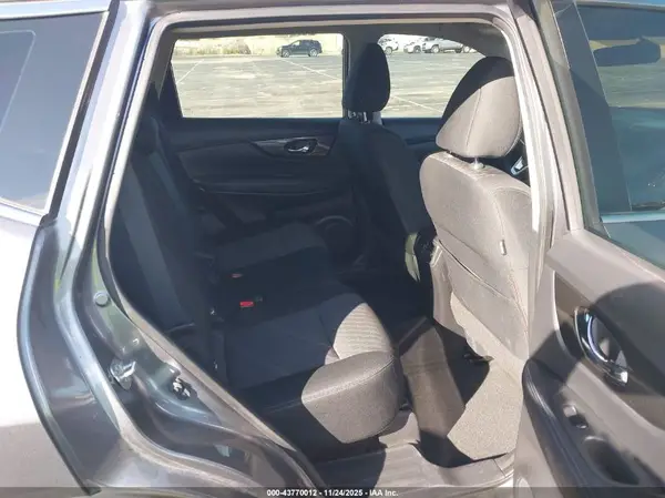 KNMAT2MT9JP502266 2018 NISSAN ROGUE - Image 8