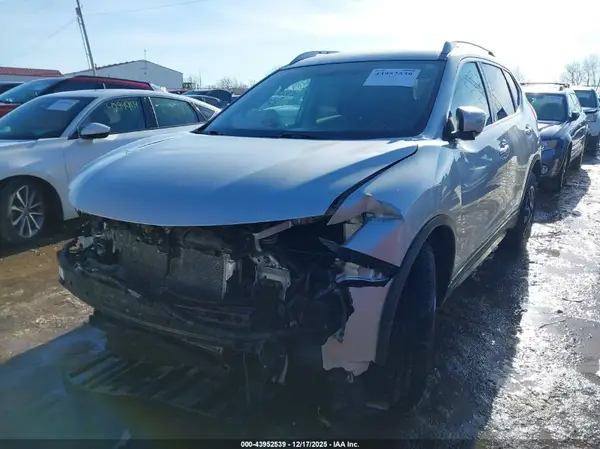 KNMAT2MT9JP507189 2018 NISSAN ROGUE - Image 2