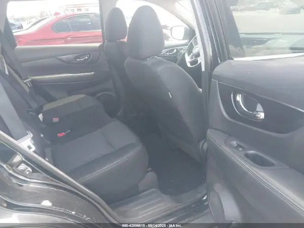 KNMAT2MT9JP516183 2018 NISSAN ROGUE - Image 8