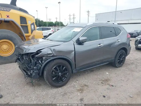 KNMAT2MT9JP518614 2018 NISSAN ROGUE - Image 2