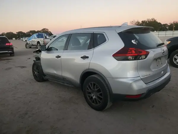 KNMAT2MT9JP519925 2018 NISSAN ROGUE - Image 2