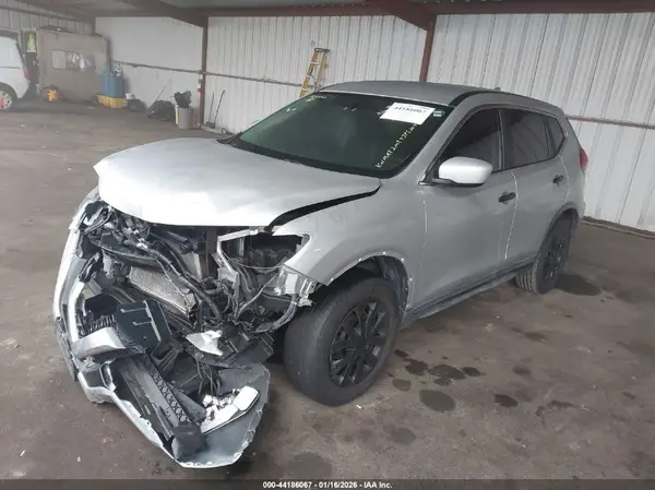 KNMAT2MT9JP520993 2018 NISSAN ROGUE - Image 2