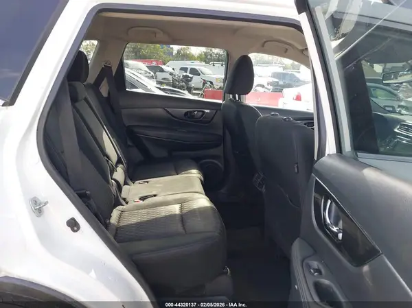 KNMAT2MT9JP539155 2018 NISSAN ROGUE - Image 8