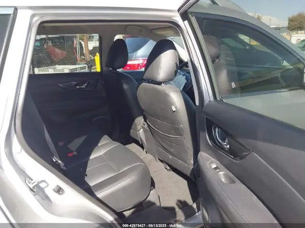 KNMAT2MT9JP540984 2018 NISSAN ROGUE - Image 8