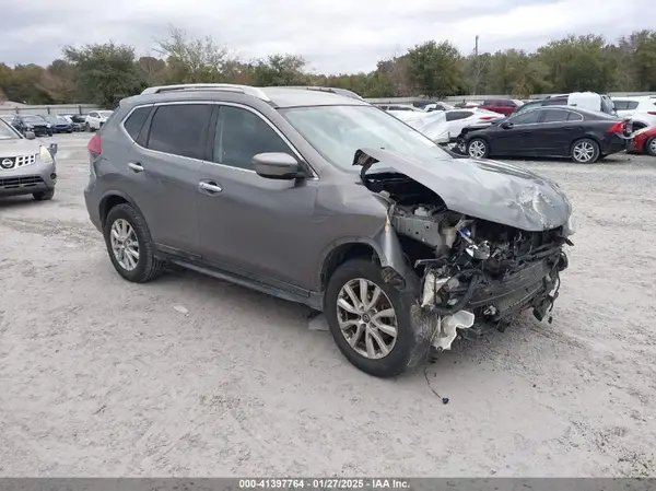 KNMAT2MT9JP546073 2018 NISSAN ROGUE - Image 1