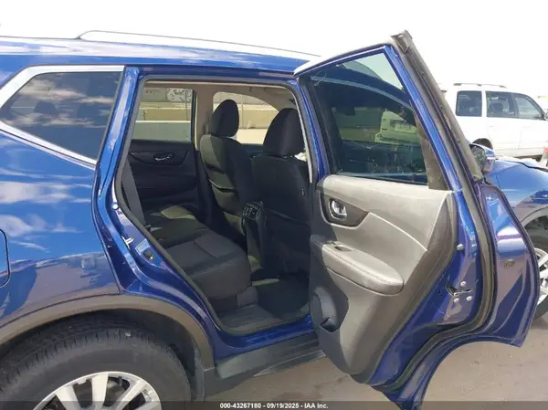 KNMAT2MT9JP553749 2018 NISSAN ROGUE - Image 8